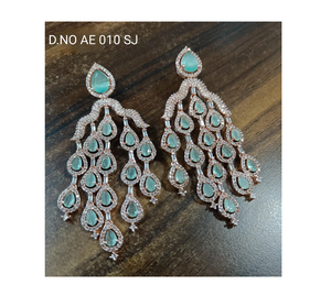 Boucles d'oreilles mode de créateur moderne pour bijoux légers pour femmes pour le travail et le look de fête d'Inde - Product Image 2