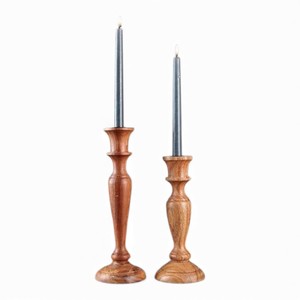 Portavelas de Madera de Mango Natural con Base Cilíndrica Alta y Parte Superior Esculpida para Decoración Rústica Moderna - Product Image 4