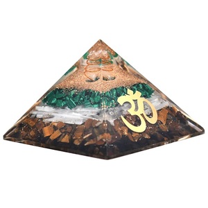 Très populaire OM Symbole Chakra Style Orgone Pyramide Oeil de Tigre Naturel Sélénite Malachite Pierres Précieuses Pyramides pour Cadeau Maison - Product Image 6