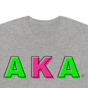 เสื้อสเวตเชิ้ตคอกลมพิมพ์ลายตราสัญลักษณ์ AKA ระดับโลก ผ้าฟลีซพรีเมียม เสื้อผ้าสำหรับชมรมหญิงชาวกรีก เสื้อคอกลม AKA สีเทาเฮเธอร์แบบสั่งทำพิเศษ - Product Image 5
