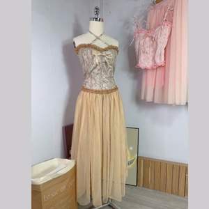 Mezcla de glamour y estilo, vestido largo sofisticado para eventos especiales, ideal para bodas y galas, combinando comodidad y elegancia - Product Image 2