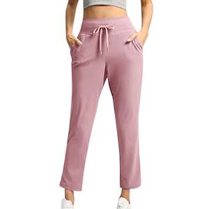 Ropa deportiva para mujer, capri de golf diseñado para largas sesiones al aire libre con tela suave y transpirable. - Product Image 3