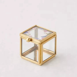 Joyero de Metal y Vidrio con Base de Madera con Acabado Envejecido, Tapa Transparente, Estilo Rústico - Product Image 1