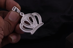 Pendentif Croix Personnalisé en Argent 925 Style Hip Hop, Design Tendance Streetwear Sertie de Diamants Moissanite, Breloques Personnalisées - Product Image 5