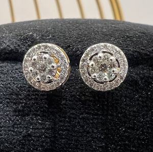 Boucles d'oreilles intemporelles en or massif avec diamants pour l'élégance quotidienne - Product Image 1