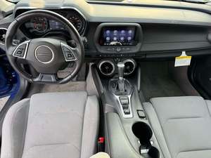 Increíble Chevrolet Camaro LT1 Coupé RWD 2023 Usado en Perfectas Condiciones, con Poco Kilometraje, Disponible a un Precio Increíble - Product Image 6