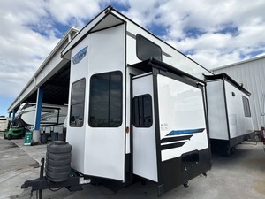 Gran Oferta: Autocaravana Usada 2023 F-o-r-e-s-t R-i-v-e-r S-a-l-e-m V-i-l-l-a G-r-a-n-d 4-2-D-L en Venta - Product Image 4