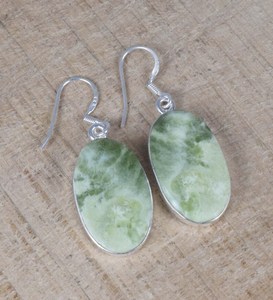 Boucles d'oreilles à crochet en argent sterling avec opale verte, bijoux faits à la main, pierre de naissance d'octobre, cadeau élégant en pierre précieuse pour femmes - Product Image 5