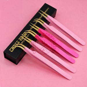 Pinzas al por mayor para extensión de pestañas con punta de fibra, curvadas 90 grados, con agarre de diamante y punta fina para volumen. - Product Image 1