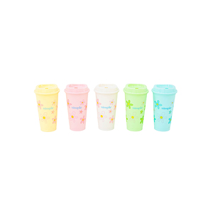 แก้วกาแฟพลาสติก PP ลายดอกไม้ ขนาด 500 มล. พร้อมฝาปิดแบบดูด ใช้ซ้ำได้ เหมาะสำหรับชาเย็น น้ำผลไม้ ชานมไข่มุก แบบนำกลับบ้าน - Product Image 1