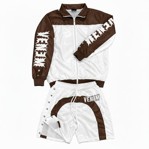 ชุดเซ็ตสองชิ้นแบบกำหนดเองสำหรับผู้ชาย OEM เสื้อกันลมและกางเกงขาสั้นสำหรับฤดูร้อน โพลีเอสเตอร์ 100% ปักโลโก้ ชุดกีฬากลางแจ้ง - Product Image 1