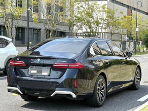 รถยนต์ BMW i5 eDrive ปี 2023 สภาพดี ใช้งานน้อย เกียร์อัตโนมัติ พวงมาลัยซ้าย รุ่น 35L M Sport Sedan Package - Product Image 6