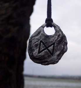 En gros personnalisé forgeron forgé à la main Troll Croix Viking pendentif collier amulette médiévale pendentif en fer avec haut torsadé - Product Image 4