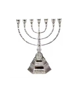 Judaica Hanukkah Menorah elegante portavelas de siete brazos chapado en oro plateado diseño antiguo para uso doméstico o regalo buena calidad - Product Image 2