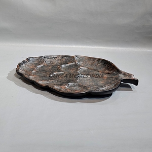 Ensemble de plateaux en bois de manguier artisanal avec finition brillante et design artistique moderne pour une cuisine et un service de qualité supérieure - Product Image 5