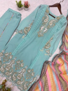 Ensemble prêt-à-porter entièrement cousu : haut en georgette brodé de motifs étoiles, pantalon palazzo et dupatta. - Product Image 6