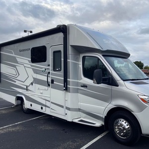 Autocaravana Clase C MBB Sprinter 3500XD Sunseekers 2021 con 4200 Millas, Cama Queen Size y Motor V6 - Product Image 1