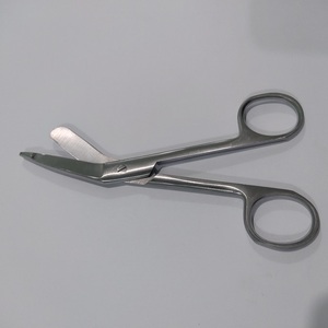 Tijeras para Vendajes Lister de 14 cm, Acero Inoxidable Quirúrgico de Alta Calidad, Certificación CE Clase I, Uso Hospitalario - Product Image 4