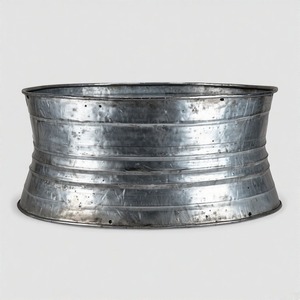 Cesta de árbol de aluminio hecha a mano con bordes en relieve, diseñada para mejorar la decoración navideña de lujo con detalles de primera calidad. - Product Image 3