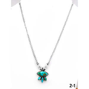 Pendentif artisanal en turquoise taille émeraude en forme d'ailes, serti clos, avec chaînes en argent sterling, symbole chrétien tendance, Southwest - Product Image 1