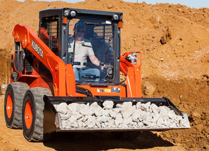 Chargeuse compacte Kubota SSV65 modèle 2023, chargeuse frontale compacte, capacité de charge nominale de 7 tonnes, moteur, boîte de vitesses pour matériaux de construction - Product Image 5