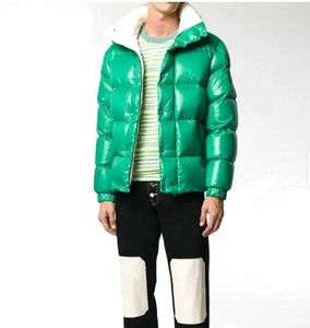 Veste matelassée en duvet vert pour homme Manteau d'hiver épais avec fermeture à pression et capuche contrastée blanche - Product Image 2