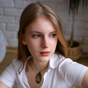 Colgante ovalado pulido de Shungite con serigrafía Triquerta 1.3*2 pulgadas (34*50 mm) - Product Image 6