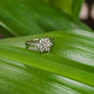 แหวนเพชรและโอปอลชุบโรเดียม - สวยงามและสง่างาม - Product Image 2