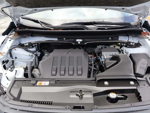 SUV d'occasion blanc 2026 pour les trajets urbains, transmission automatique 6 vitesses, transmission intégrale, sièges en cuir - Product Image 3