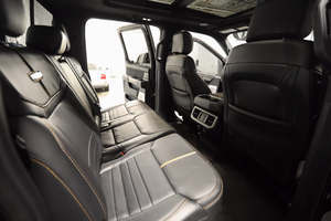 Superbe Ford F-450 Super Duty Dually Platinum Crew Cab LB DRW 4WD Diesel Noir 2024 d'occasion avec sièges en cuir foncé et système de navigation - Product Image 6