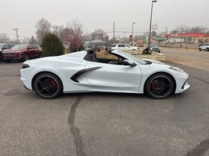 Chevrolet Corvette Stingray 2 LT Cabriolet RWD 2024 d'occasion en excellent état, offre exceptionnelle, prêt à être expédié - Product Image 4