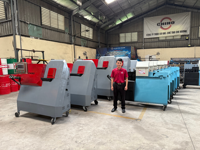 Automatische CNC-Stahlstangen-Schneid- und Biegemaschine mit PLC-Kernkomponenten, 2,6kW Motor, 450kg Gewicht für Kohlenstoffstahlverarbeitung