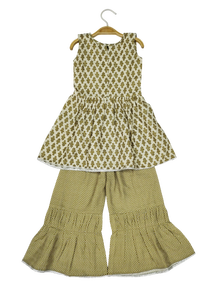 Conjunto de Kurti Sharara con Peplum Verde Oliva de Shoryam Fashion para Niñas |   Traje Tradicional Indio para Niños, para Fiestas y Bodas - Product Image 2