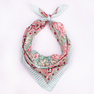 Bandana en coton fait main, léger, doux, imprimé floral, écologique, à nouer, unisexe, toutes saisons, lavable, promotionnel - Product Image 1