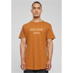 Camiseta de hombre con logo personalizado, color mostaza naranja, estilo streetwear, manga corta, algodón, corte largo, para hombres altos. - Product Image 1