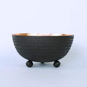 Elegante cuenco contemporáneo con patas de cobre para servir frutas y aperitivos en bodas, mesas de comedor, salas de estar o eventos - Product Image 4