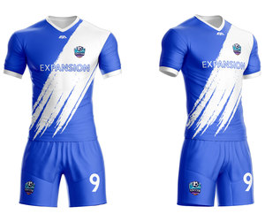 Maillot de football en polyester respirant de haute qualité, personnalisable avec logo imprimé, faible MOQ, sublimation du nom sur les maillots et hauts - Product Image 1