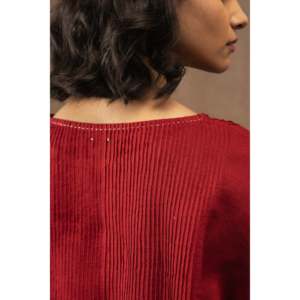 Blusa y Camisa DVE ANISHA para Mujer, Tejida a Mano, de Lino con Pliegues, Color Carmesí - Product Image 6