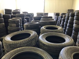 Neumáticos de Coche Usados originales de alta calidad, neumáticos de camión originales a precios asequibles 295/80R22.5 para camión de minería - Product Image 4