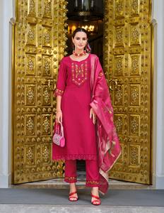 Traje de tendencia moderna de calidad de exportación India Viscos Kurti Pant & Dupatta con trabajo a mano y bordado Compras en línea India - Product Image 5