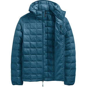 Veste matelassée isolante pour homme, conçue pour le confort par temps froid, légère, chaude, coupe structurée et style décontracté moderne. - Product Image 3