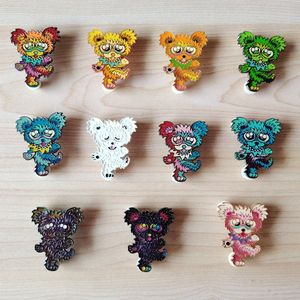 Pins de revers personnalisés en émail dur, badges métalliques de dessins animés pour la convention de bandes dessinées américaine et le marché des collectionneurs - Product Image 2