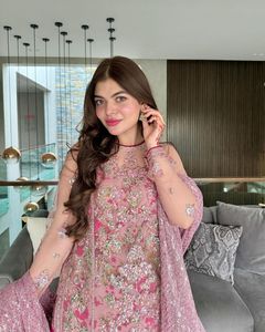 Nouveau fil lourd de filet de papillon de vêtements de mariage de concepteur avec le haut de travail de broderie de séquence et la robe en soie américaine et avec Dupatta - Product Image 6