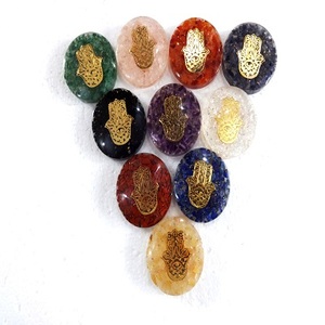 Ensemble de dômes d'orgone assortis avec symbole Hamsa et pierres de guérison Chakra pour l'artisanat du Reiki et du cristal - Product Image 1