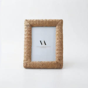 Cadre photo en osier fait à la main Cadre photo en rotin fait à la main et cadre photo Article décoratif à utiliser à la maison et au bureau - Product Image 3