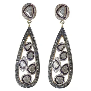 Pendientes de Plata de Lujo con Forma de Lágrima y Diamantes, Joyería Elegante y Moderna - Product Image 1
