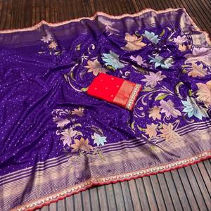 Sari VASTRA COTTAGE Premium de Khadi Georgette con Tejido Meenakari Zari, Pallu Rico, Blusa Teñida a Mano con Contraste, Bordado y Encaje - Product Image 4