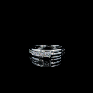 Anillo Premium con Corona Plateada, Acabado de Alto Pulido, Estilo de Triple Banda con Detalles Cuadrados Brillantes para un Lujo Diario - Product Image 1