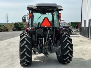 Tractor Massey Ferguson 2855M 2021, 171 Horas, Cabina con Calefacción y Aire Acondicionado, Transmisión de 12 Velocidades, Power Shuttle, Cargador MF FL2814, Cucharón de Acoplamiento Rápido de 72 Pulgadas - Product Image 6
