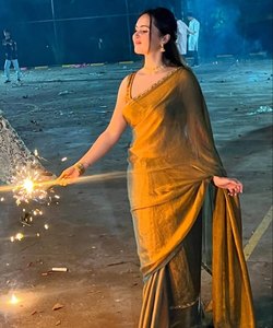 Saree fantaisie en coton pour femme avec travail Banarasi de mariée et chemisier en filet élégant pour tenue de fête - Product Image 3